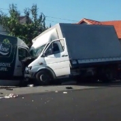 ACCIDENT la Livada, soldat cu o VICTIMĂ. Impact violent între două autoutilitare  Sursa foto dej24.ro